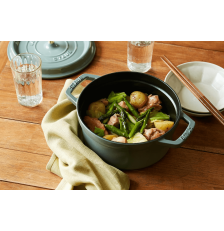 Cocotte en fonte rouge grenadine 24cm - Staub