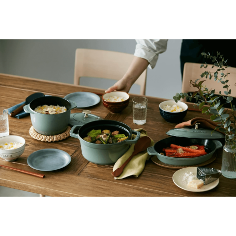 Cocotte en fonte rouge grenadine 24cm - Staub