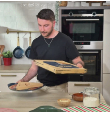Le Formidable plat à pizza noir avec couteau - Cookut